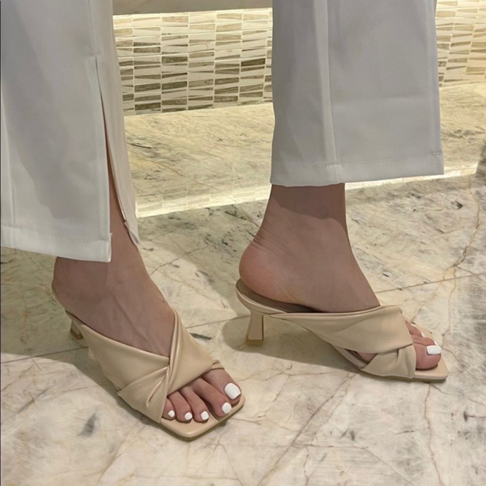 Kitten heel bone sandals from Korea NWOT